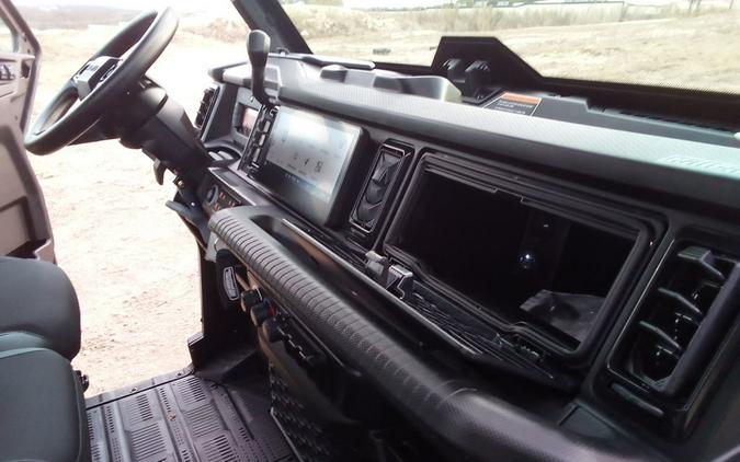 2026 Can-Am Defender MAX XT CAB HD11