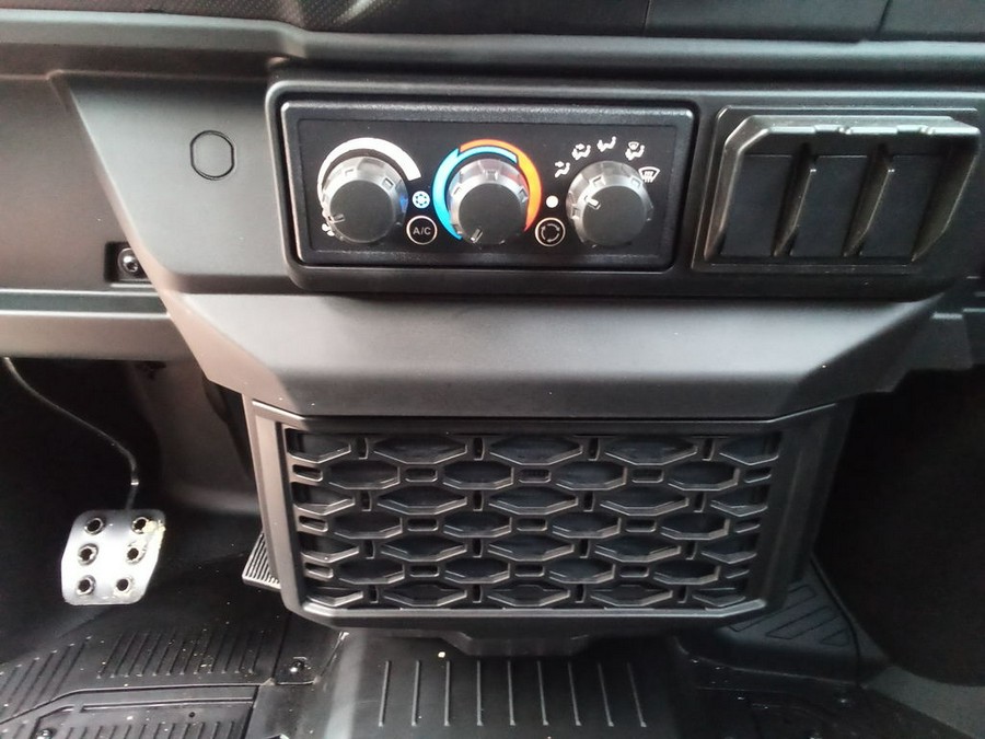 2026 Can-Am Defender MAX XT CAB HD11