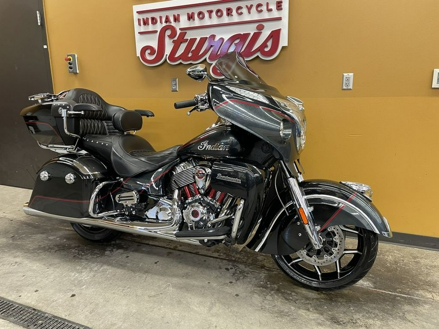 2020 Indian Motorcycle® Roadmaster® Elite Thunder Black Vivid Crystal Over Gunmetal Flake