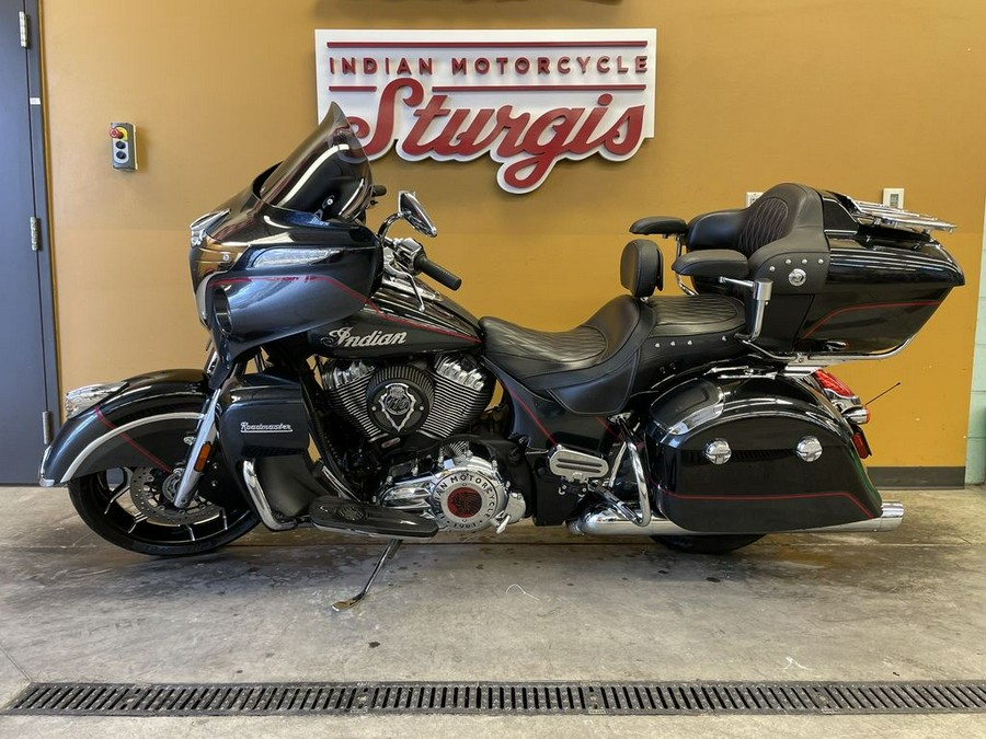 2020 Indian Motorcycle® Roadmaster® Elite Thunder Black Vivid Crystal Over Gunmetal Flake