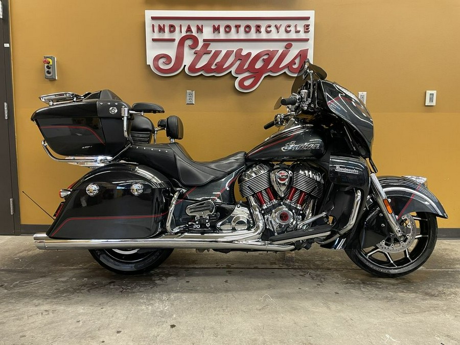 2020 Indian Motorcycle® Roadmaster® Elite Thunder Black Vivid Crystal Over Gunmetal Flake