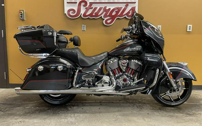 2020 Indian Motorcycle® Roadmaster® Elite Thunder Black Vivid Crystal Over Gunmetal Flake