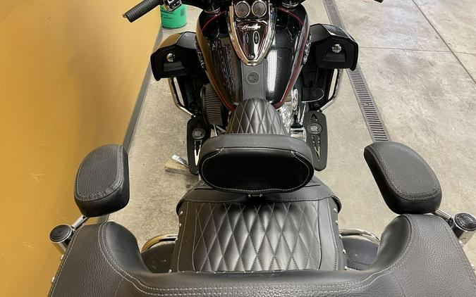 2020 Indian Motorcycle® Roadmaster® Elite Thunder Black Vivid Crystal Over Gunmetal Flake