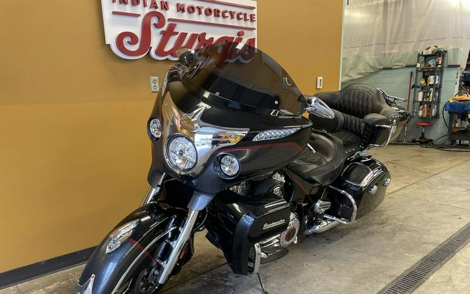 2020 Indian Motorcycle® Roadmaster® Elite Thunder Black Vivid Crystal Over Gunmetal Flake