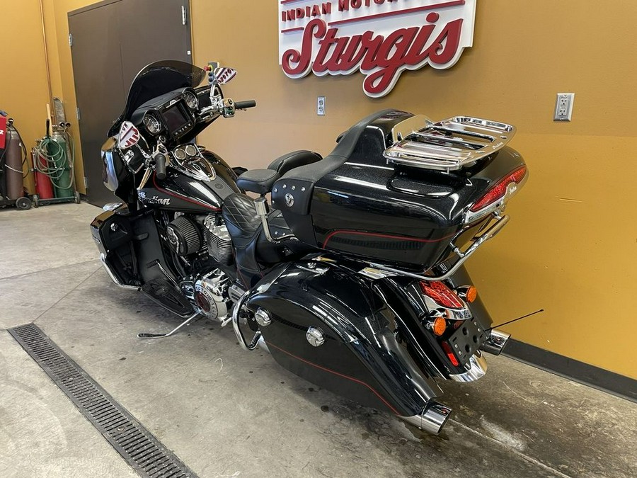 2020 Indian Motorcycle® Roadmaster® Elite Thunder Black Vivid Crystal Over Gunmetal Flake