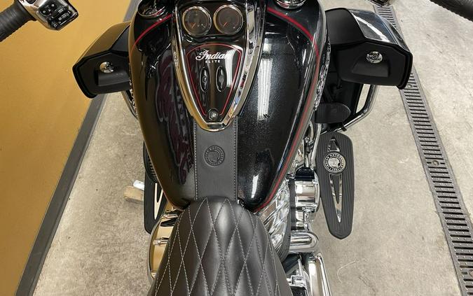 2020 Indian Motorcycle® Roadmaster® Elite Thunder Black Vivid Crystal Over Gunmetal Flake