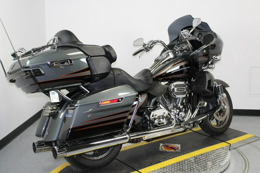 Harley-Davidson CVO Road Glide Ultra 2016 FLTRUSE 951619T CHR SL