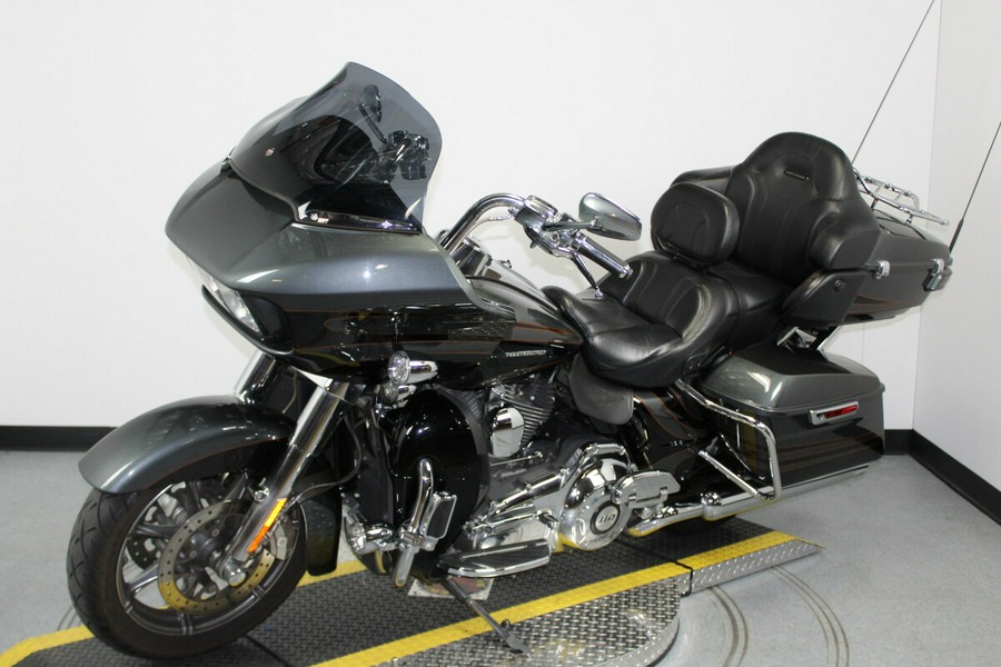 Harley-Davidson CVO Road Glide Ultra 2016 FLTRUSE 951619T CHR SL