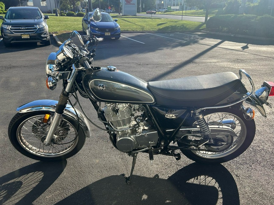 2015 Yamaha SR400 Base