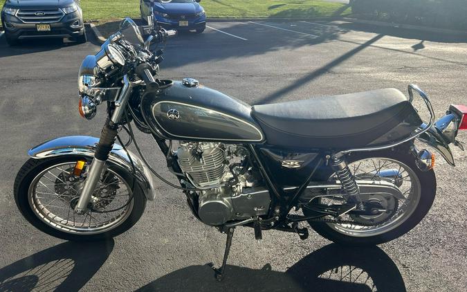 2015 Yamaha SR400 Base