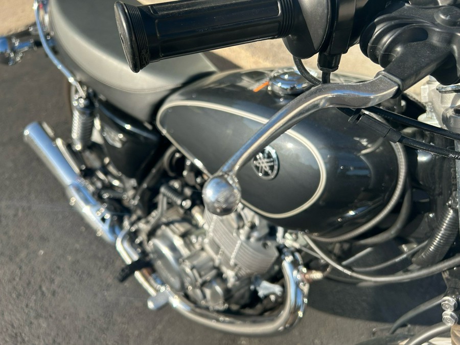 2015 Yamaha SR400 Base