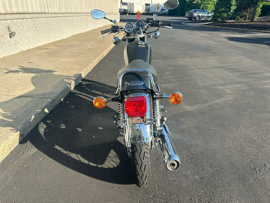 2015 Yamaha SR400 Base