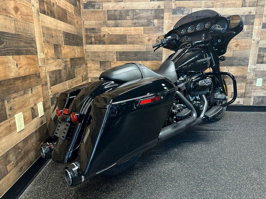 2018 Harley-Davidson Street Glide Special Vivid Black FLHXS