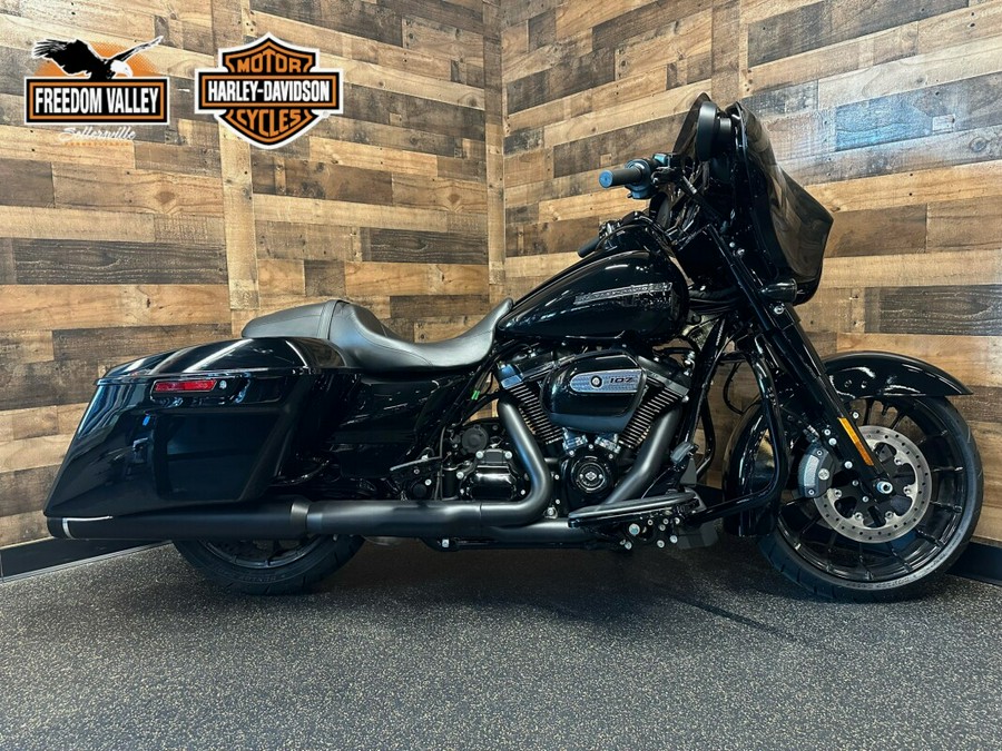 2018 Harley-Davidson Street Glide Special Vivid Black FLHXS