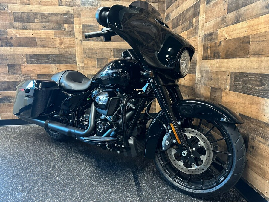 2018 Harley-Davidson Street Glide Special Vivid Black FLHXS