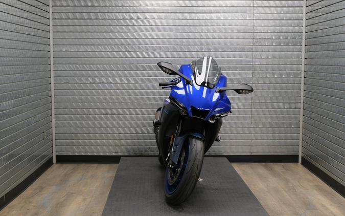 2022 YAMAHA YZFR1