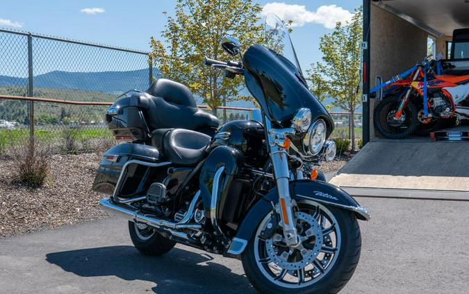 2019 Harley-Davidson® FLHTCU