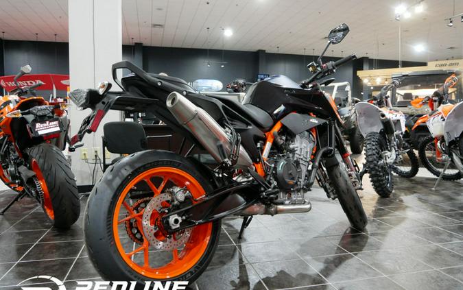 2023 KTM 890 Duke R