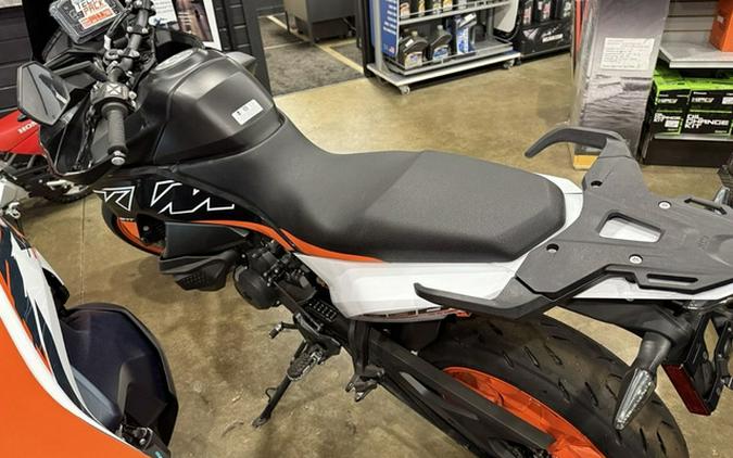 2024 KTM SMT 890