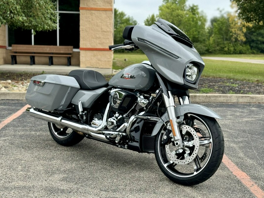 2024 Harley-Davidson Street Glide® Billiard Gray