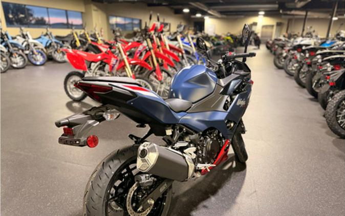 2026 Kawasaki Ninja 500 ABS Metallic Matte Twilight Blue SE ABS