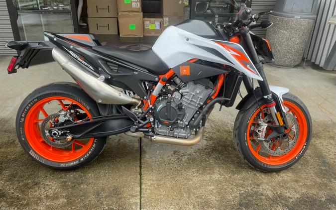 2020 KTM 890 Duke R