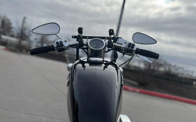 2003 Harley-Davidson® 1200 Custom XL1200C VIVID BLACK