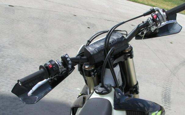 2026 Triumph TF 450-E Jet Black/Pure White