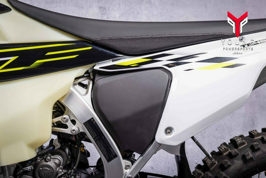 2026 Triumph TF 450-E Jet Black/Pure White