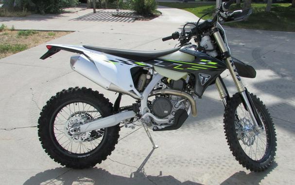 2026 Triumph TF 450-E Jet Black/Pure White