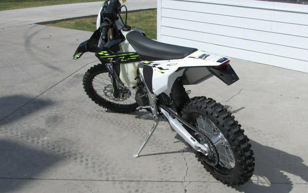2026 Triumph TF 450-E Jet Black/Pure White