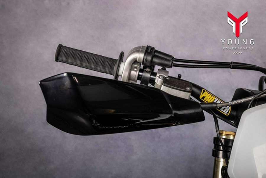 2026 Triumph TF 450-E Jet Black/Pure White