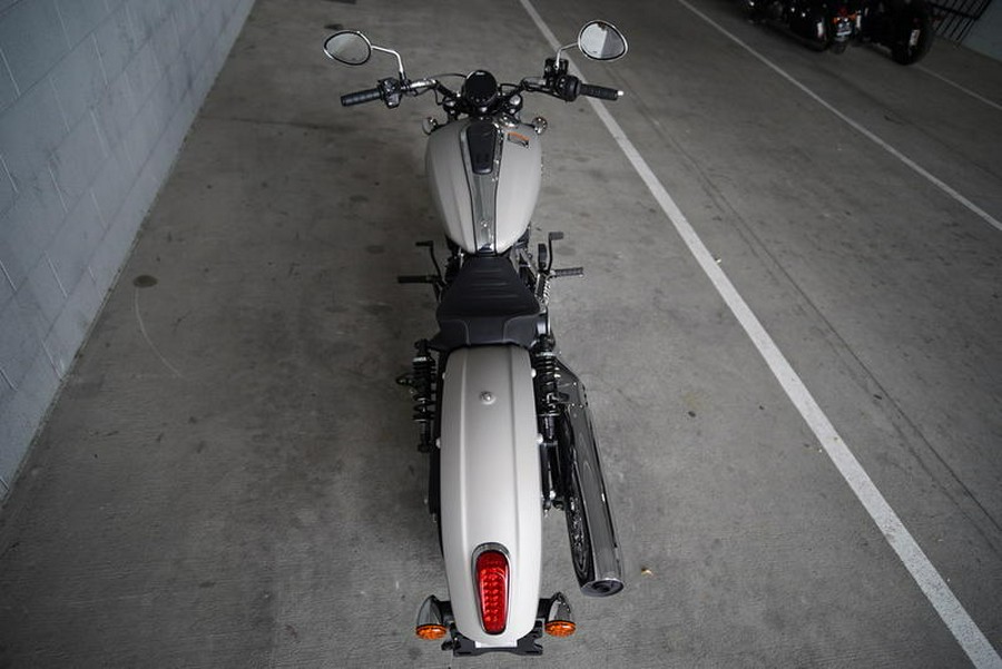 2025 Indian Motorcycle® Scout® Classic Limited +Tech Silver Quartz Smoke