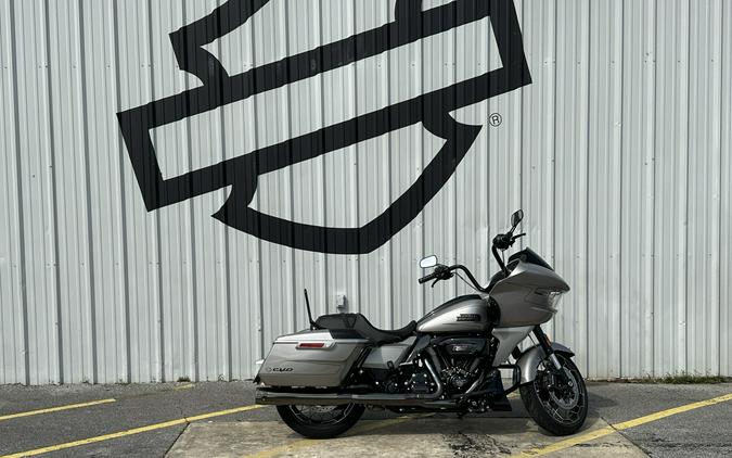 2023 Harley-Davidson® CVO™ Road Glide® Dark Platinum w/Pinstripe