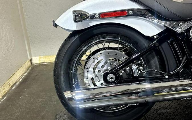 2026 Harley-Davidson® Super Glide® WHITE ONYX PRL