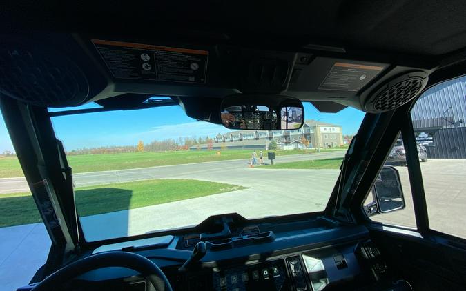 2027 Can-Am Defender XU Limited HD11