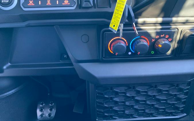 2027 Can-Am Defender XU Limited HD11