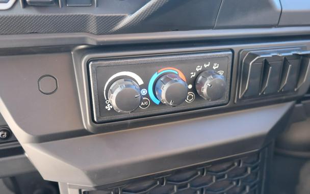 2026 CAN-AM DEFENDER MAX LONE STAR CAB HD11