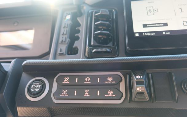 2026 CAN-AM DEFENDER MAX LONE STAR CAB HD11