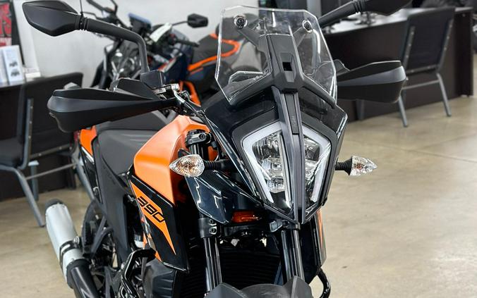 2024 KTM Adventure 390