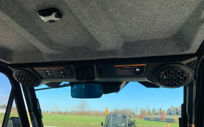 2027 Can-Am Defender XU MAX Limited HD11