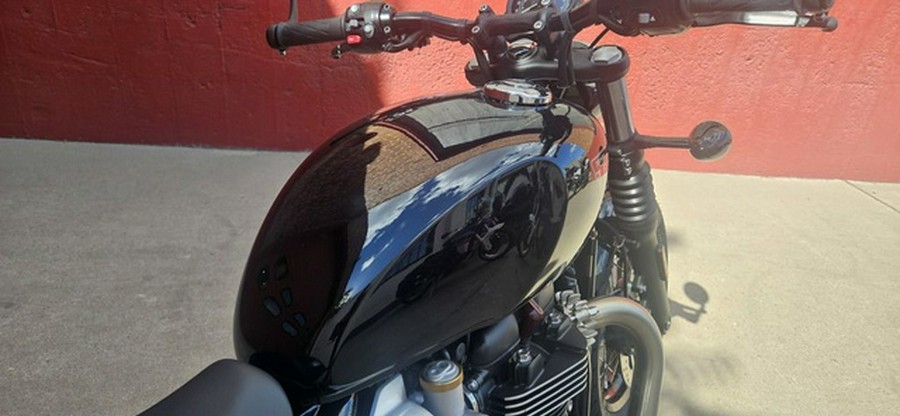 2026 Triumph Bonneville Bobber Jet Black
