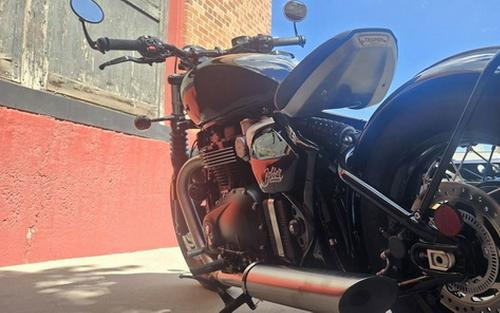 2026 Triumph Bonneville Bobber Jet Black