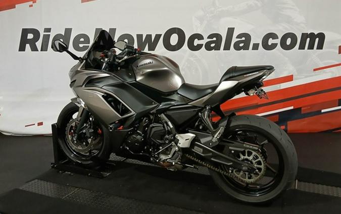 2021 Kawasaki Ninja 650 Metallic Graphite Gray/Metallic Spark Black Metallic Graphite GrayMetallic Spark B