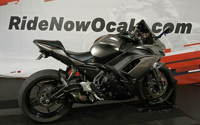 2021 Kawasaki Ninja 650 Metallic Graphite Gray/Metallic Spark Black Metallic Graphite GrayMetallic Spark B