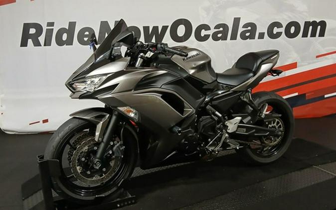 2021 Kawasaki Ninja 650 Metallic Graphite Gray/Metallic Spark Black Metallic Graphite GrayMetallic Spark B