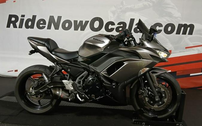 2021 Kawasaki Ninja 650 Metallic Graphite Gray/Metallic Spark Black Metallic Graphite GrayMetallic Spark B