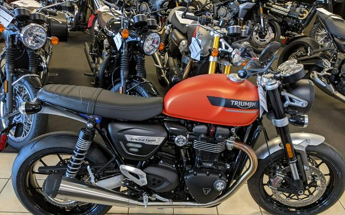 2022 Triumph Speed Twin Review (13 Fast Facts; Retro-Mod Sportbike)