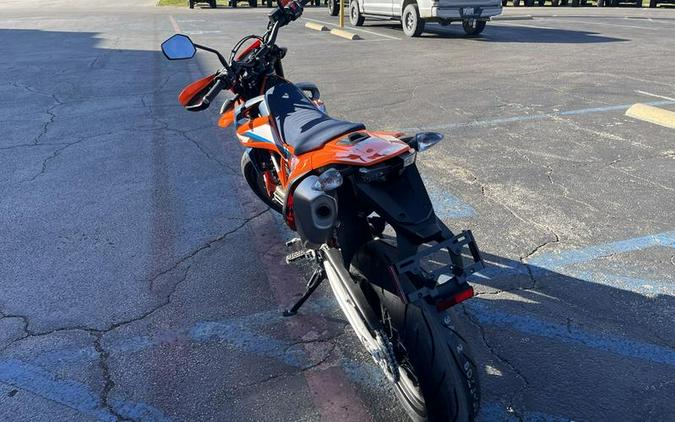 2024 KTM 690 SMC R