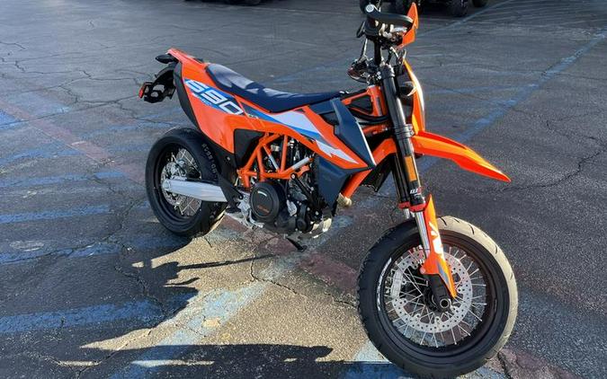 2024 KTM 690 SMC R